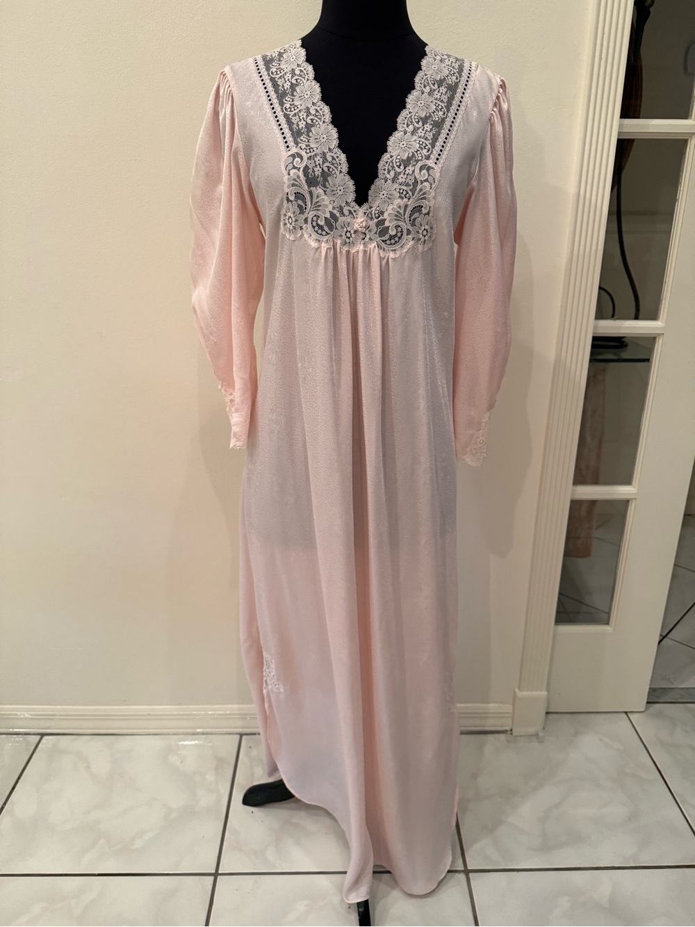 CHRISTIAN DIOR Vintage Lace Trim Pink Nightgown Lingerie Slip Dress Négligée M - Picture 4 of 16